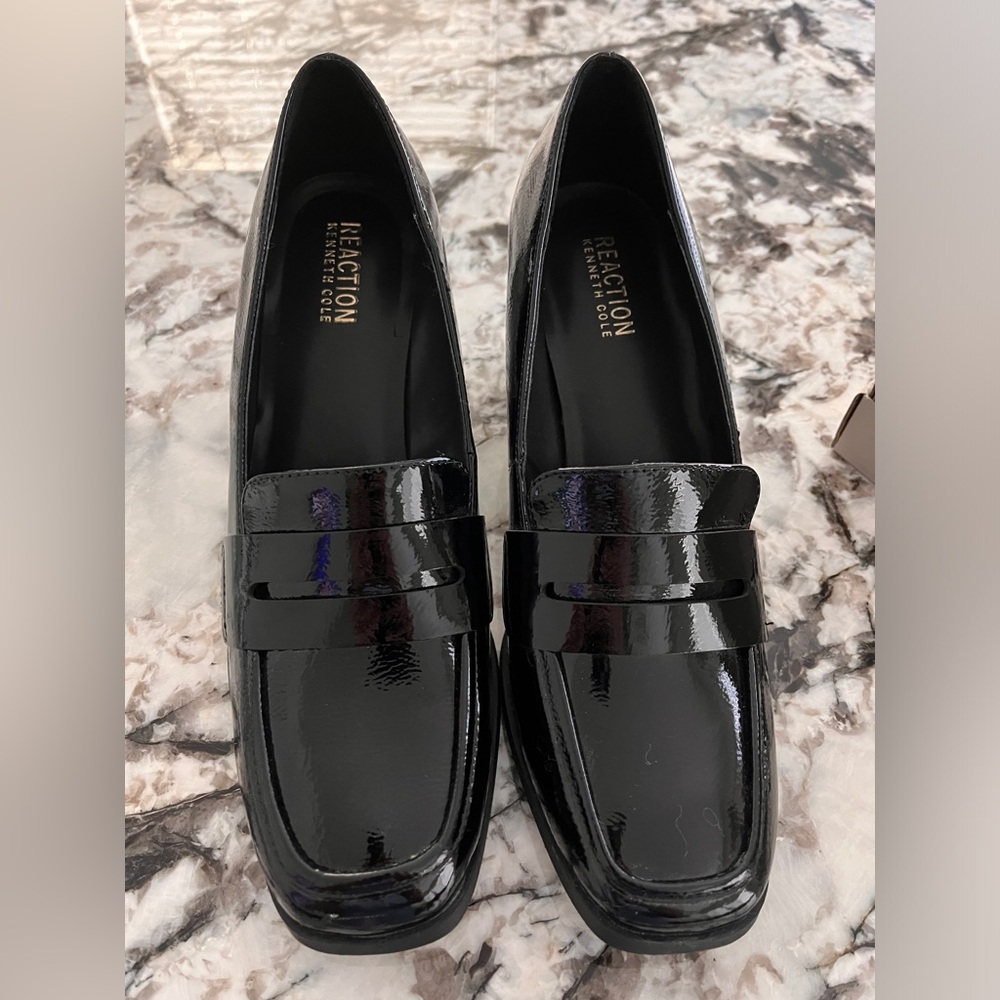 Brand new Kenneth Cole Reaction black patent heels.